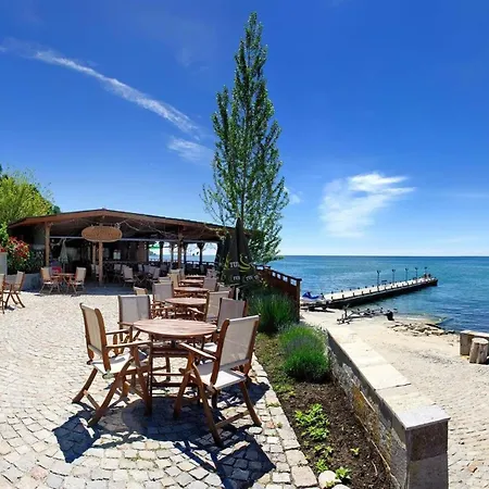 Apartment аpartment In The Garden Of Eden